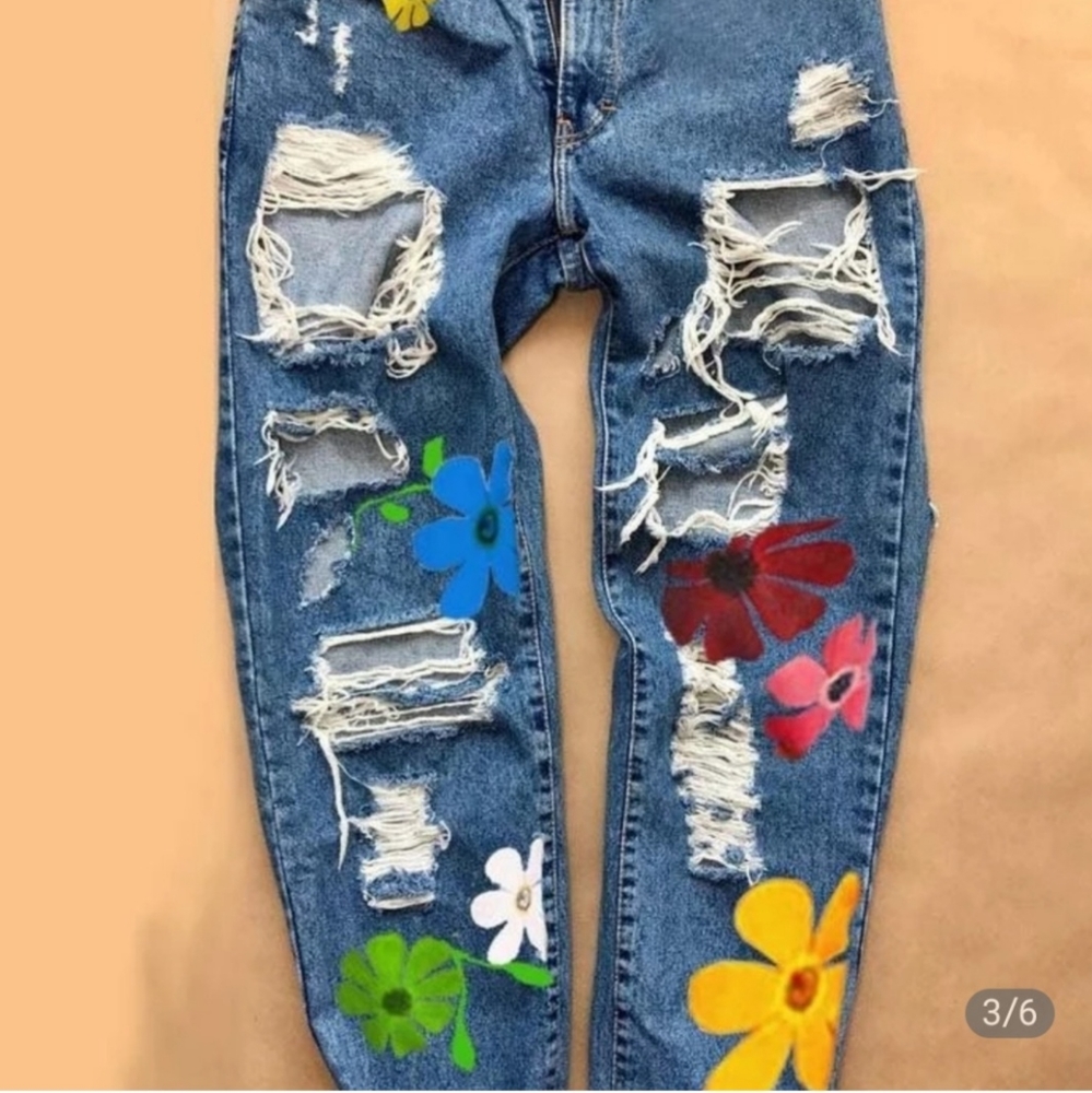 "THE RIPPED JEANS " - Picture 3 of 5